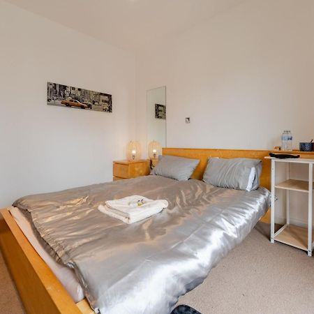 Private Room In Cardiff City Center Exteriör bild