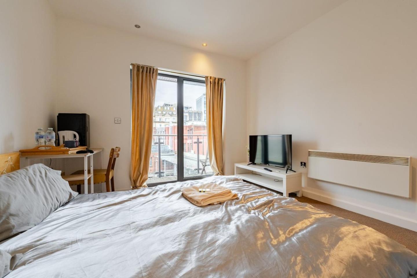 Private Room In Cardiff City Center Exteriör bild